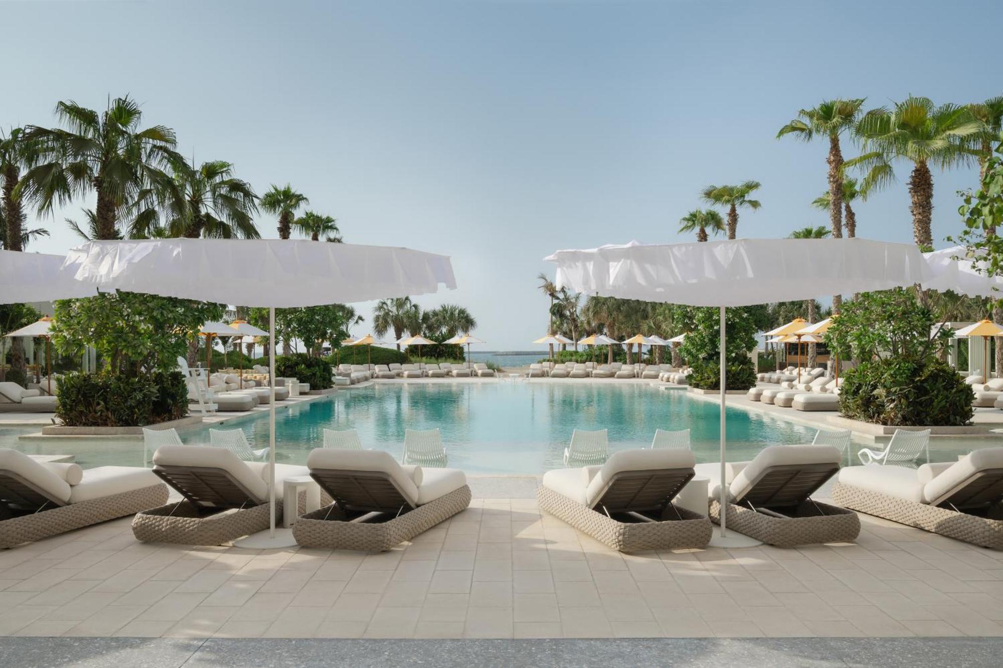 Caesars Palace Dubai Bagian luar foto The Beach Club at The St. Regis Bal Harbour Resort
