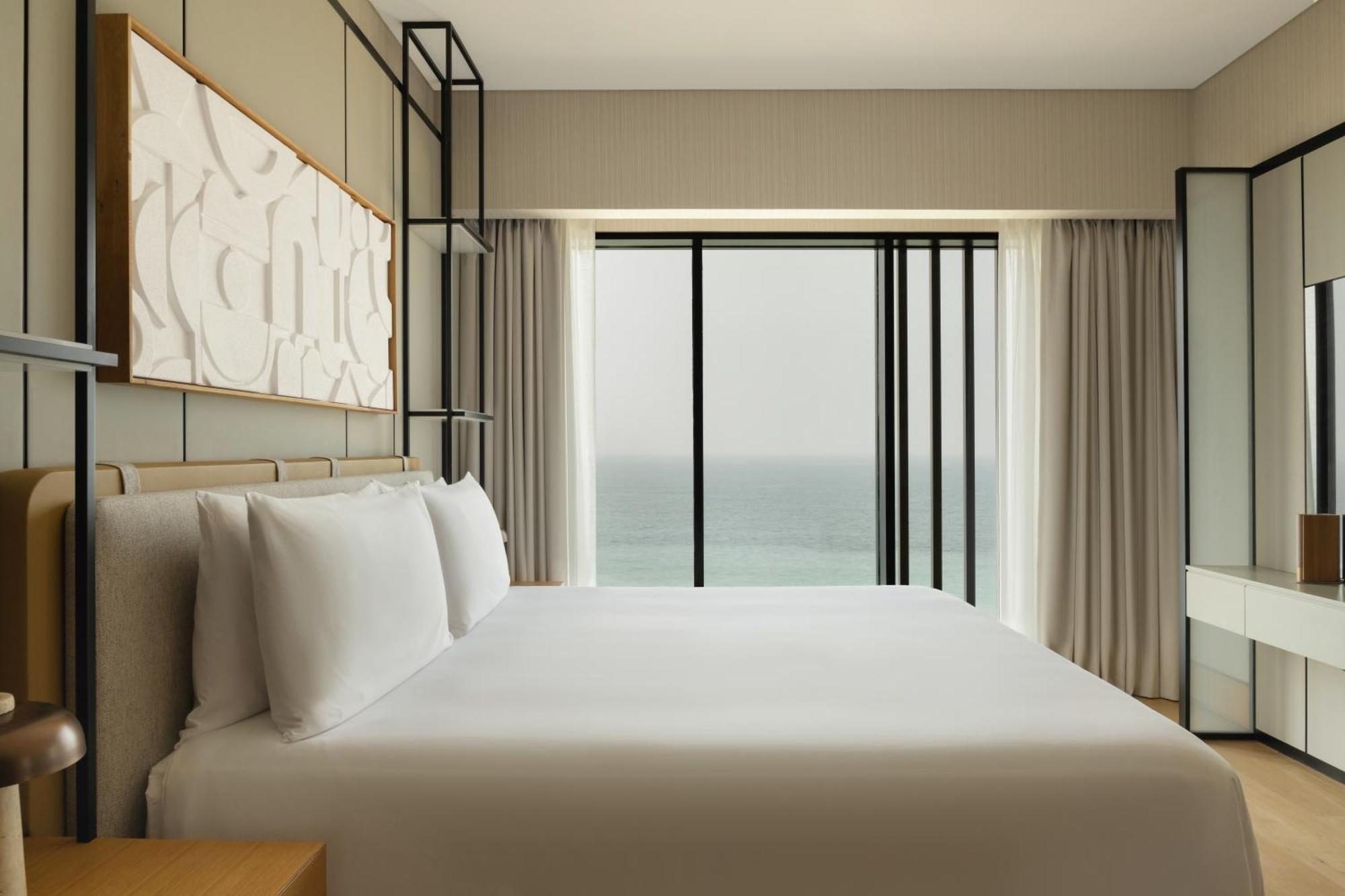 Caesars Palace Dubai Bagian luar foto A bedroom at the hotel