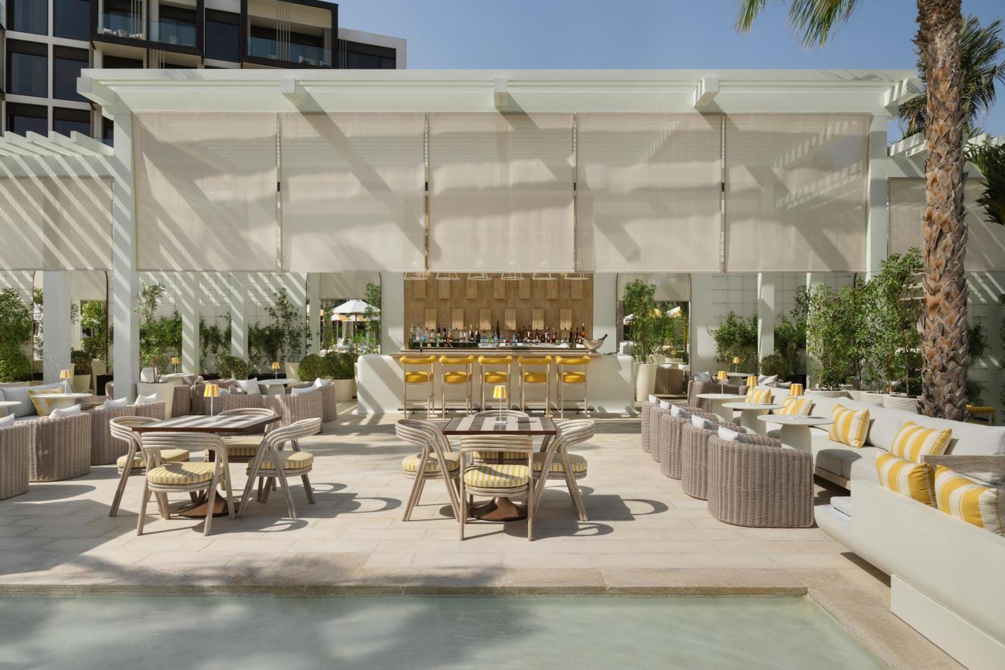 Caesars Palace Dubai Bagian luar foto The Pool Bar