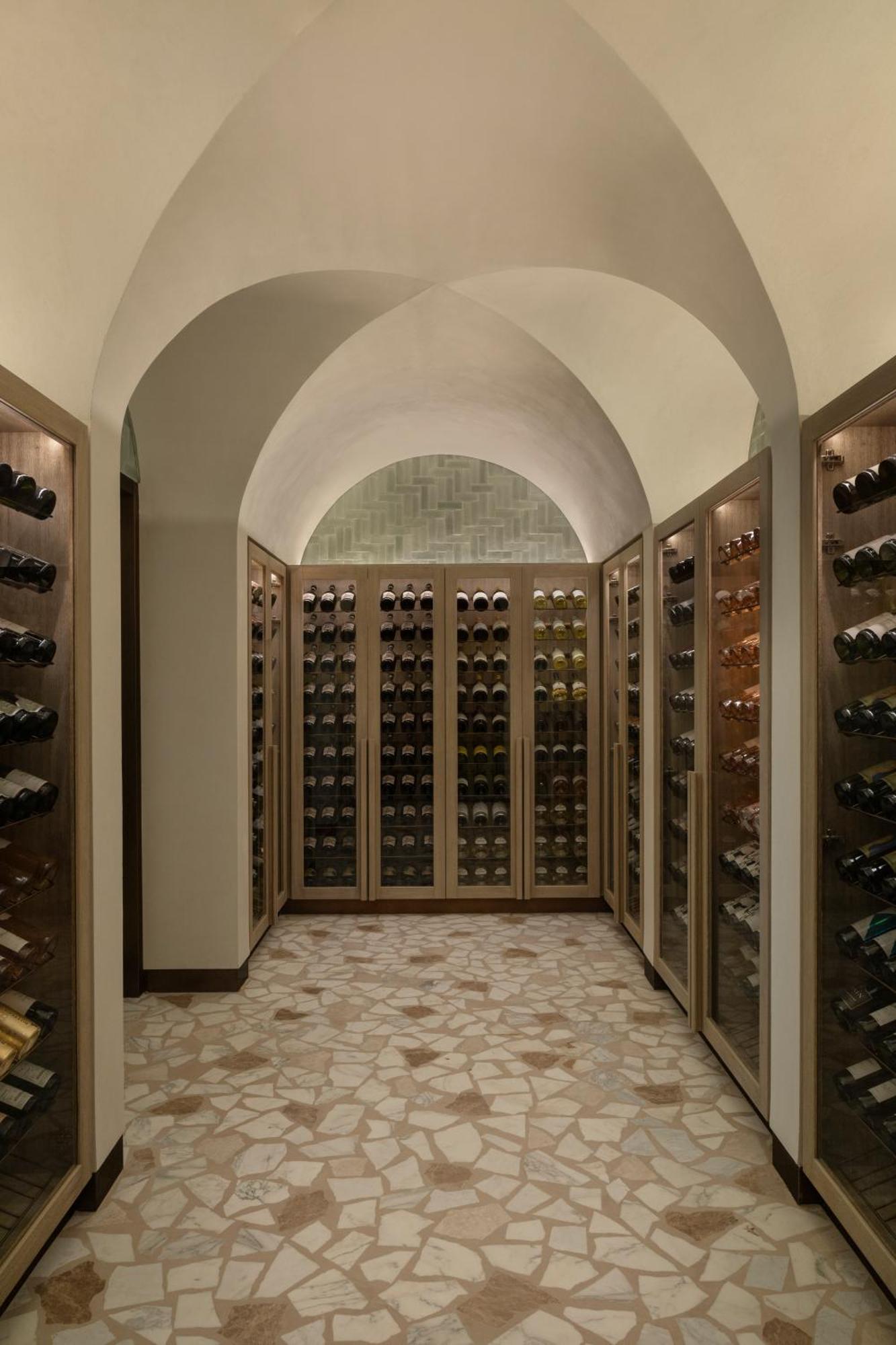 Caesars Palace Dubai Bagian luar foto Wine cellar