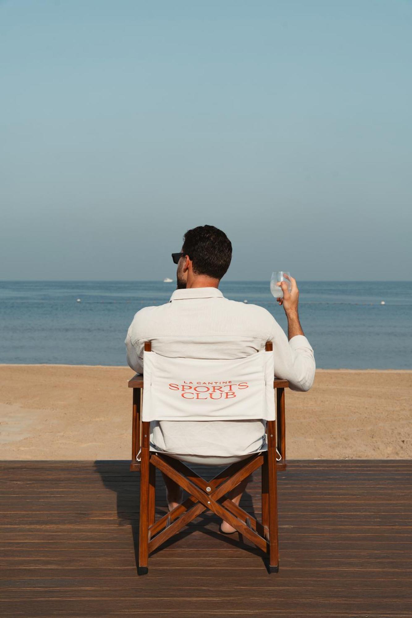 Caesars Palace Dubai Bagian luar foto Beach at the Sports Club